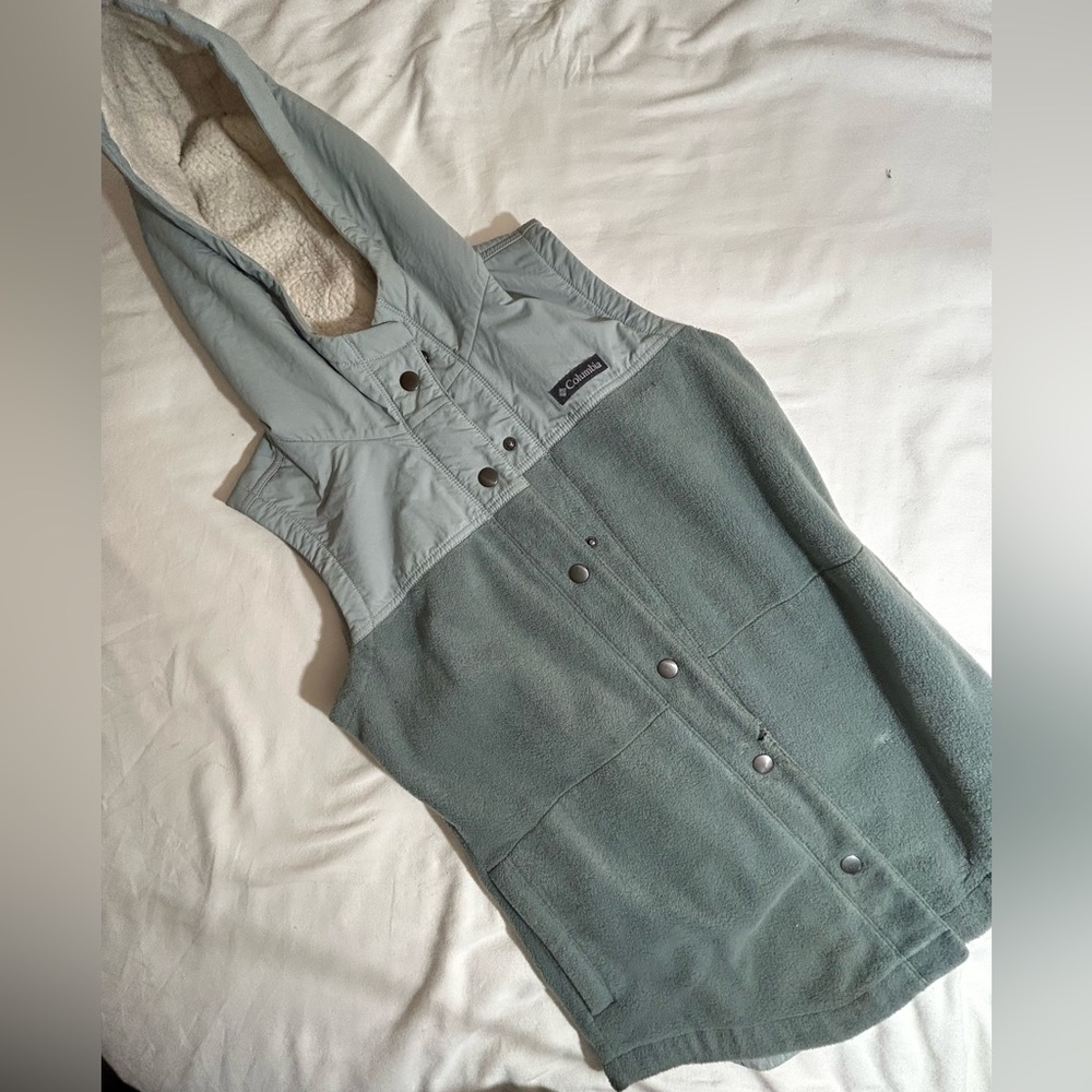 Columbia vest